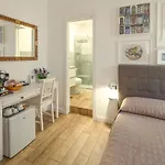 Garden House - Luxury Guest House - Self Check-In Only
